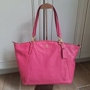 New Coach Kelsey  Pebbled Leather Large Shoulder Bag Purse Brass Hardware Pink